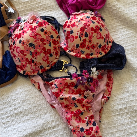 Fabric Lot of beach, bunny, bikinis, tops, and bottoms, older vintage and new - Picture 5 of 8